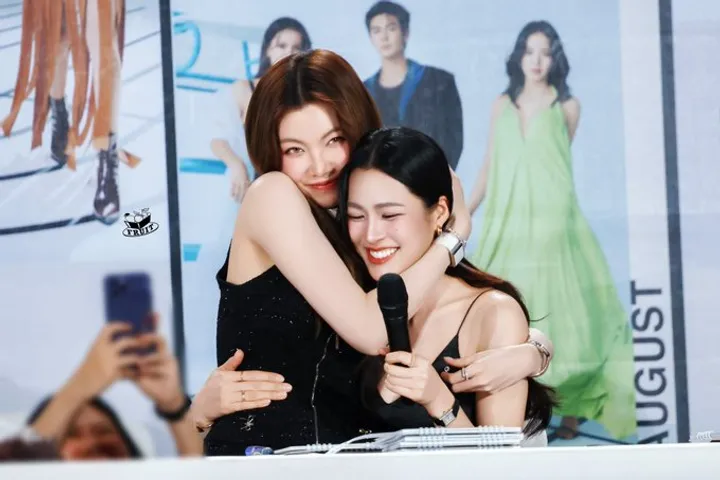 Photo from CH3 Calendar Fansign